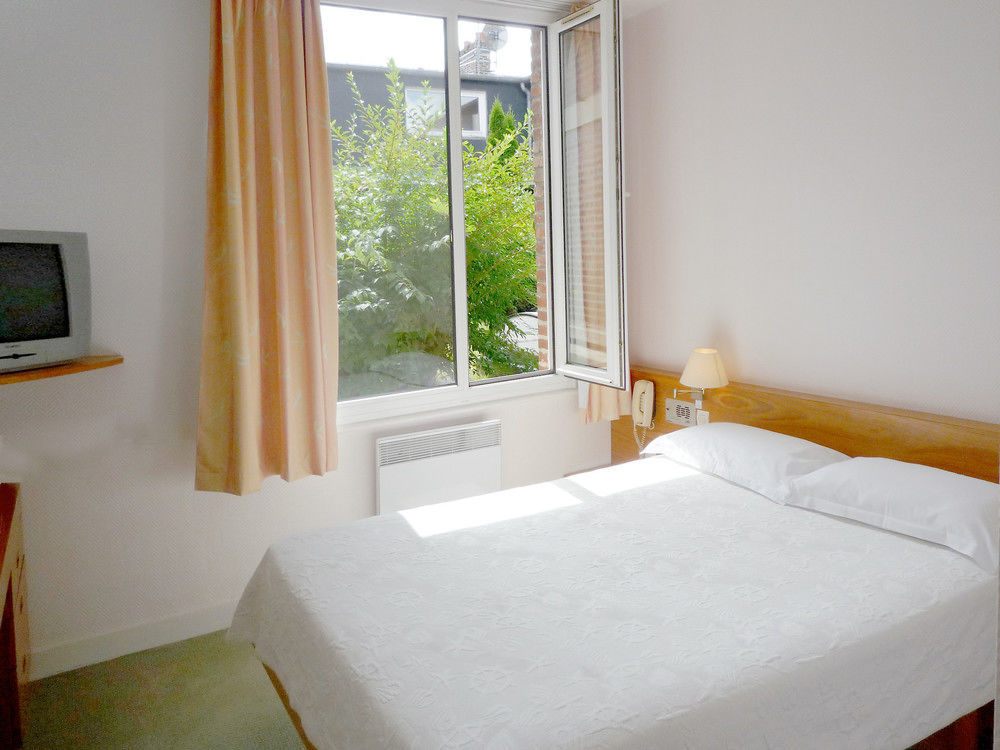 Hotel & Restaurant Le Cardinal Poix-de-Picardie Dış mekan fotoğraf