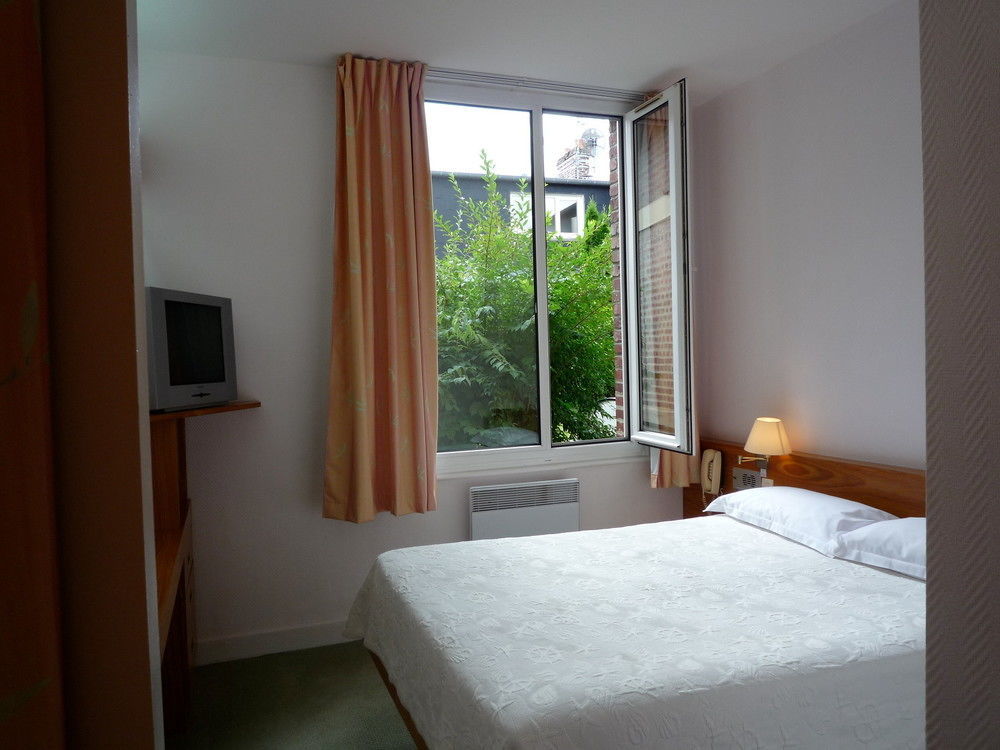 Hotel & Restaurant Le Cardinal Poix-de-Picardie Dış mekan fotoğraf