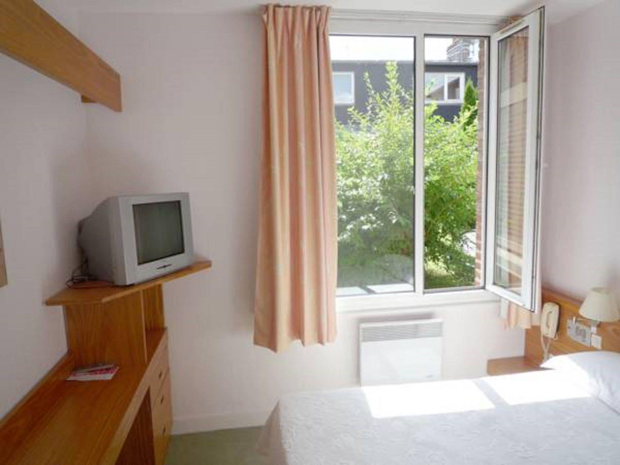 Hotel & Restaurant Le Cardinal Poix-de-Picardie Dış mekan fotoğraf