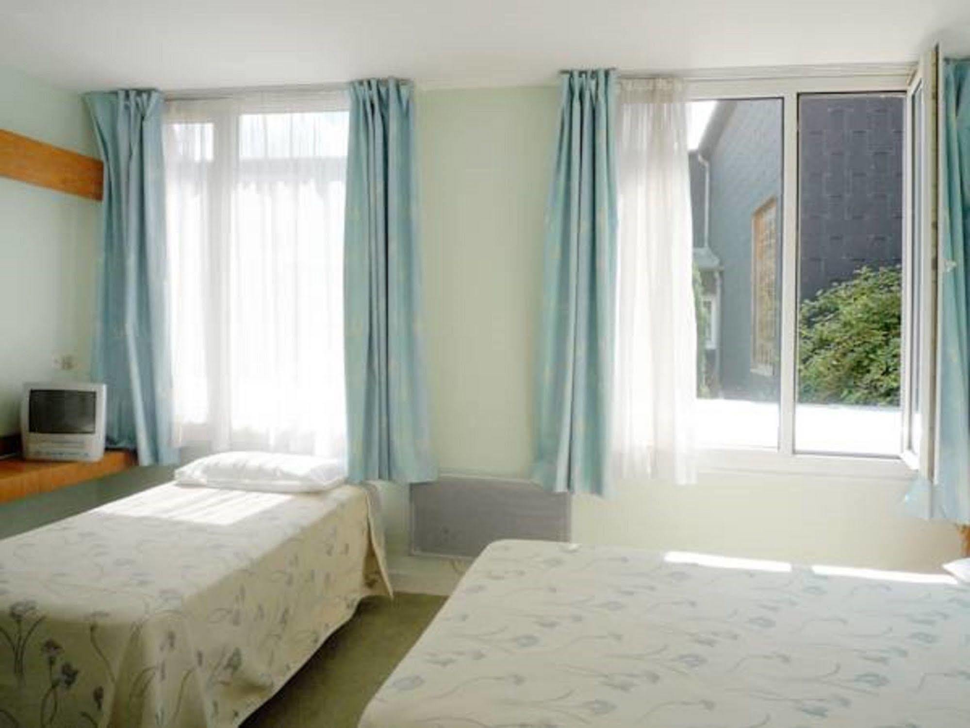 Hotel & Restaurant Le Cardinal Poix-de-Picardie Dış mekan fotoğraf